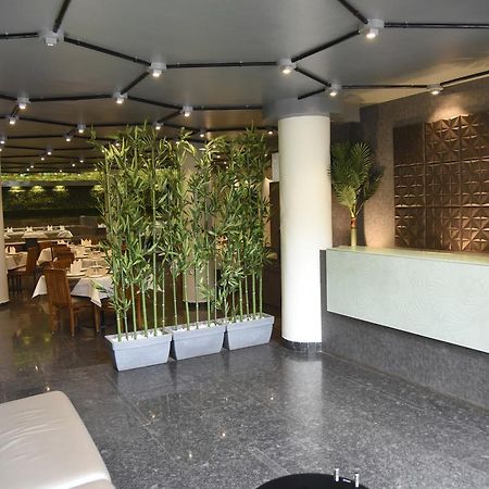 Oyo 10672 Hotel Riviera Nashik Exteriör bild