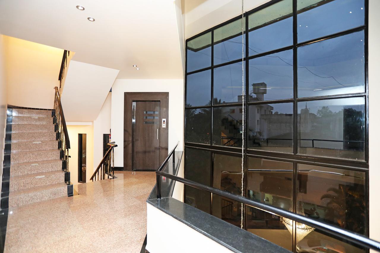 Oyo 10672 Hotel Riviera Nashik Exteriör bild