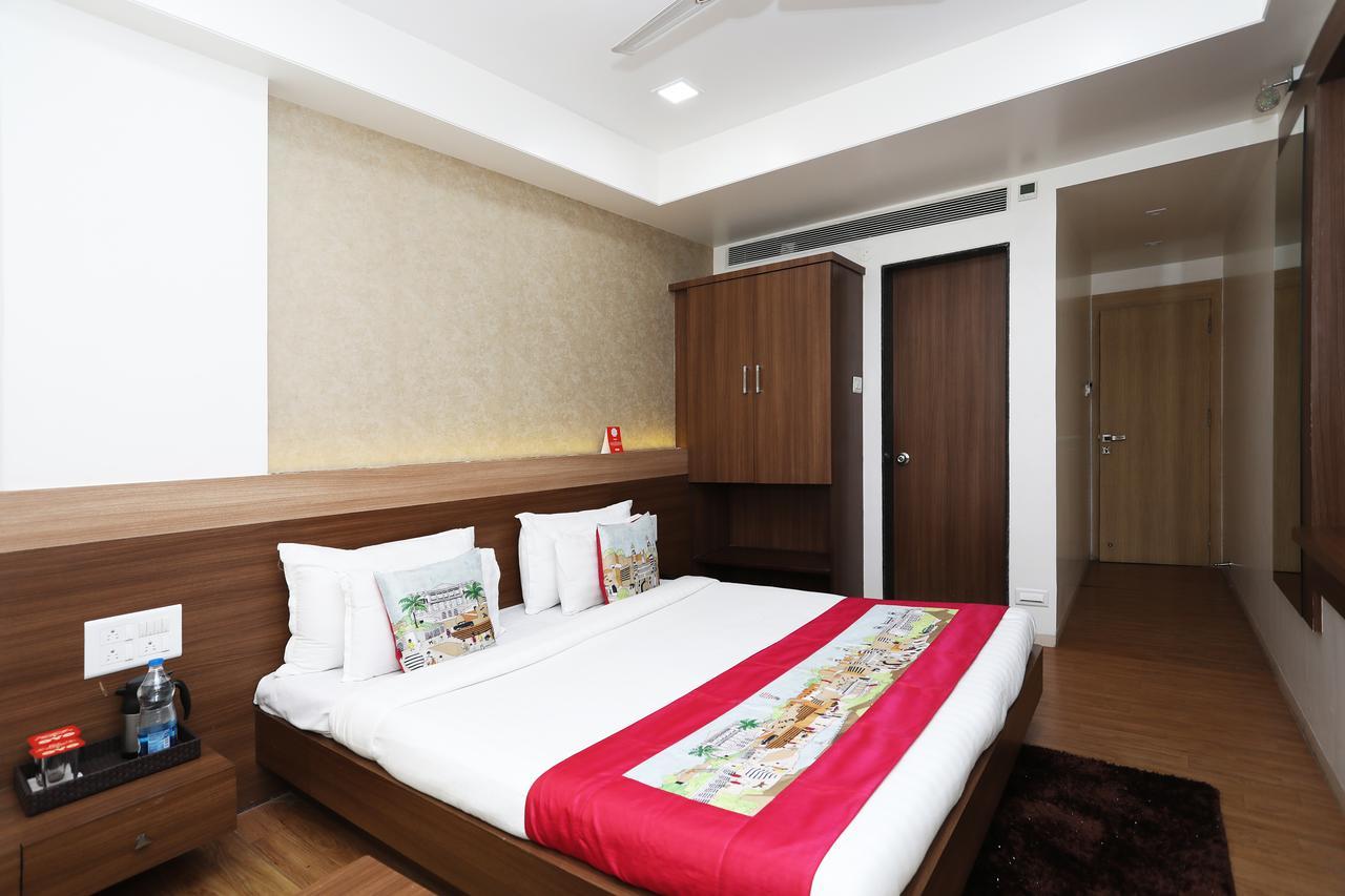 Oyo 10672 Hotel Riviera Nashik Exteriör bild