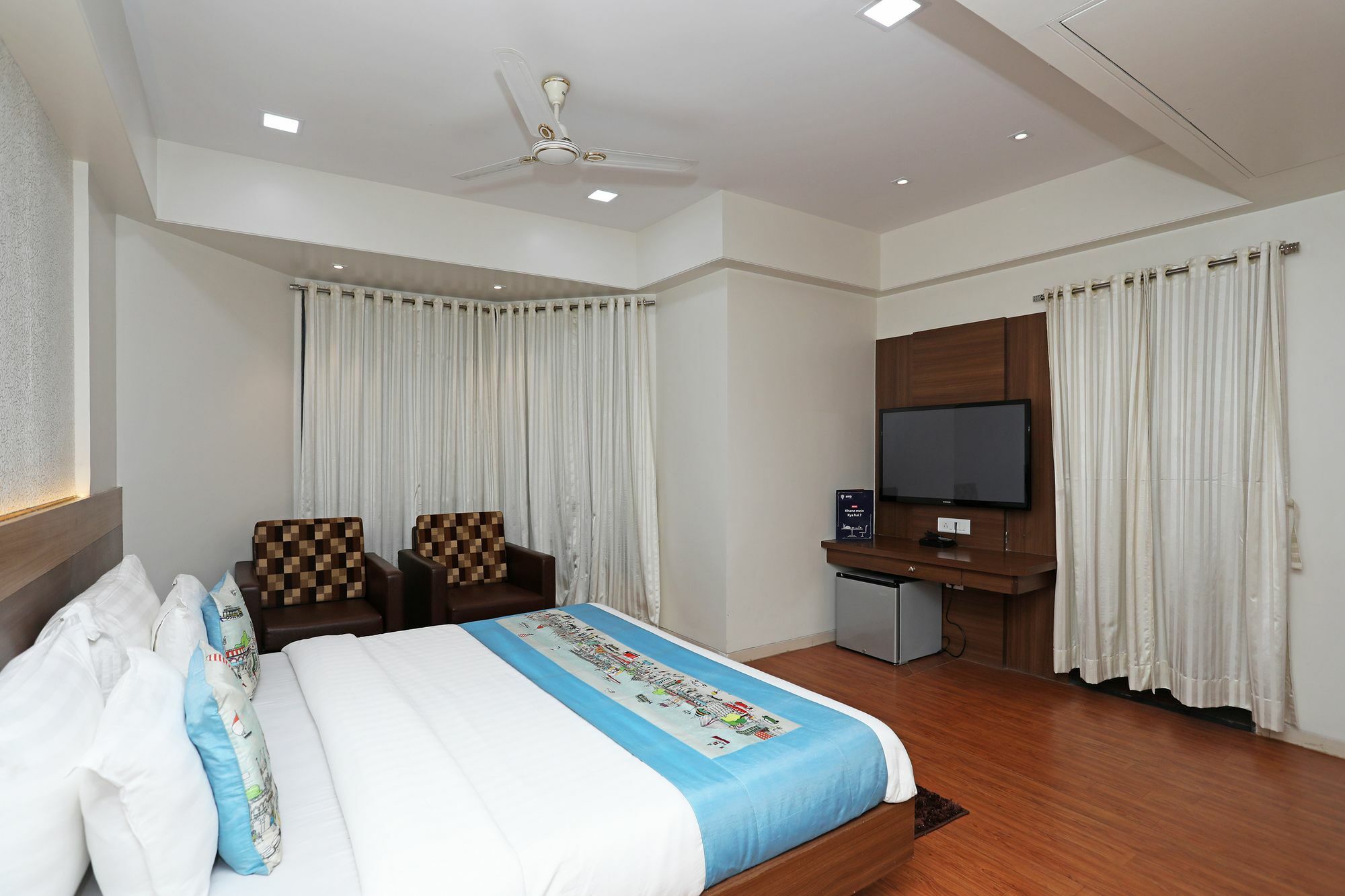 Oyo 10672 Hotel Riviera Nashik Exteriör bild