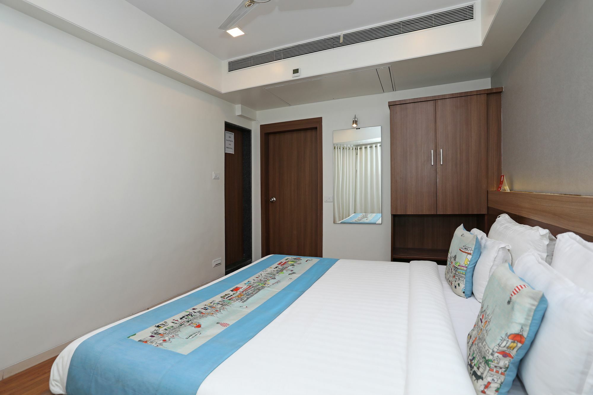 Oyo 10672 Hotel Riviera Nashik Exteriör bild