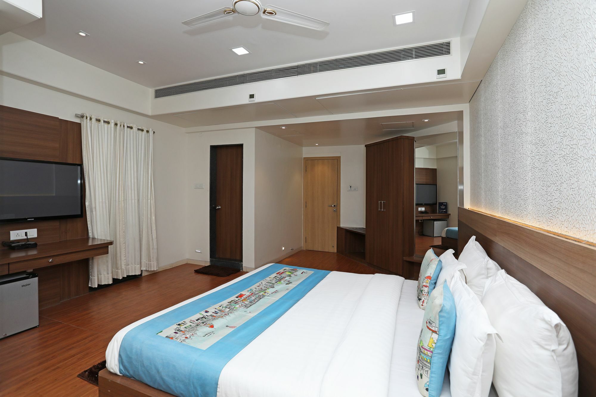 Oyo 10672 Hotel Riviera Nashik Exteriör bild